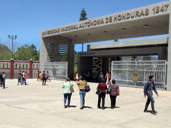 Expertos creen que la UNAH invirtió más en infraestructuraque en capacitación docente, por eso bajó la calidad educativa.