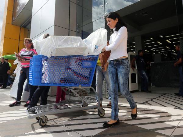 Antes de salir a hacer tus compras elabora una lista de las cosas que son realmente una necesidad.