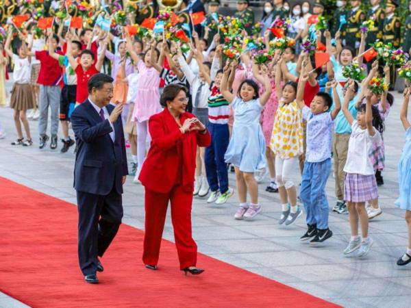 Xi Jinping y Xiomara Castro el pasado 12 de junio en Beijing.