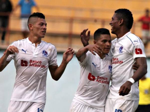 Carlo Costly celebra la anotación que hizo con los Merengues ante Juticalpa FC en Olancho este domingo. Foto: Juan Salgado / Grupo OPSA.