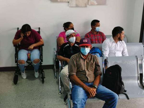 Los pacientes renales acuden a realizarse hemodiálisis tres veces a la semana para llevar a cabo su tratamiento.