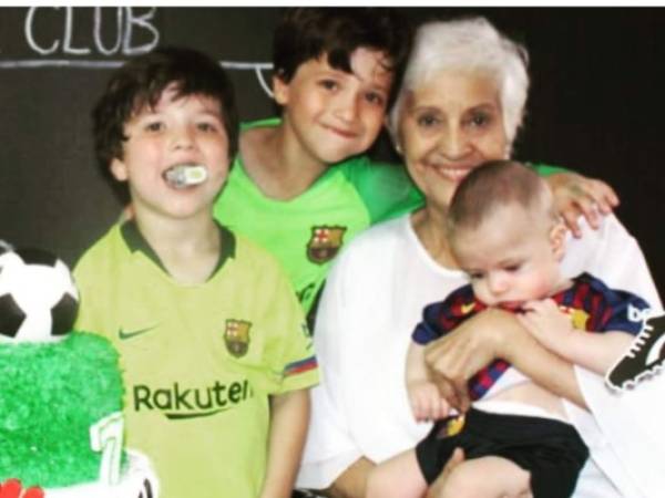 German Ponce, hijo de la pastora Ninoska de Ponce, compartió en Instagram esta foto con su abuela, Anabella Sánchez, tras confirmarse la muerte. Foto: Instagram @gponce10.