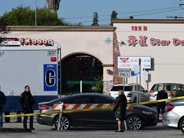 La policía no dio una descripción del sospechoso y no dijo qué tipo de arma usó.