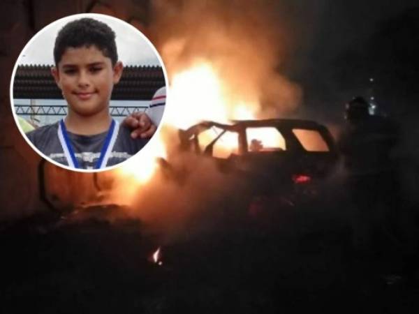 Momento en que los bomberos intentaban apagar el siniestro. En la fotografía superior se muestra al menor Luis David Sánchez Chinchilla (15).