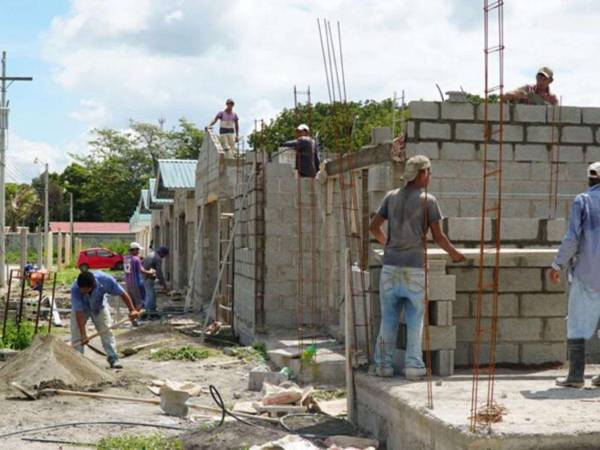 En el sector construcción son más de 120,000 trabajadores que no reciben el salario mínimo.