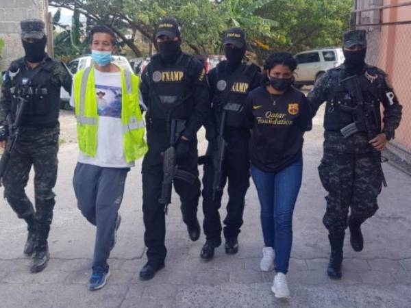 Los presuntos integrantes de la pandilla 18 fueron denetidos en la capital de Honduras por agentes de la Fuerza Nacional Antimaras y Pandillas (FNAMP) y la Policía Militar de Orden Público (PMOP).