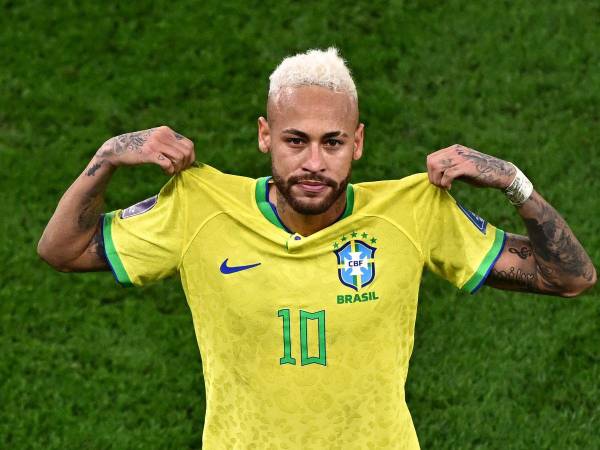 El 13 de octubre de 2020, ‘Ney’ relegó a Ronaldo “El Fenómeno” (62 festejos contra selecciones) del puesto de segundo máximo artillero al marcar un triplete en el triunfo 4-2 contra Perú.