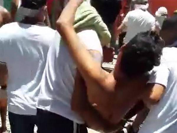 Reos intentan ayudar a joven herido de bala durante reyerta: “No te vayás, perrito”