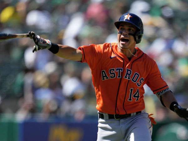 Mauricio Dubón continúa realizando una gran temporada en la MLB.