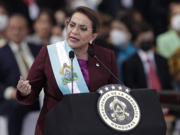 Para la población hondureña, la presidenta Xiomara Castro mantiene un alto nivel de simpatía porque ven en ella una posibilidad de mejorar la crisis financiera y social que enfrenta el país.