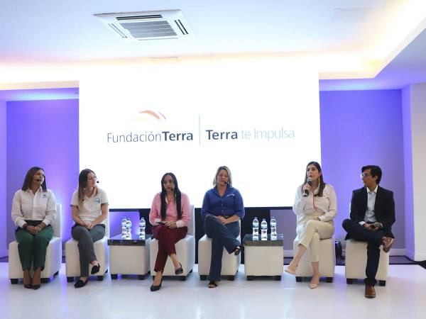 El lanzamiento de la convocatoria se realizó en Tegucigalpa y se contó con la presencia de representantes de Real LEDGE Honduras, Mujeres &amp; Negocios, Fundación Honduras Social, Voces Vitales Honduras y Fundación Terra.