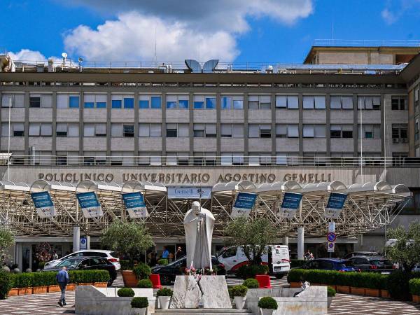 El papa Francisco fue llevado al hospital policlínico Gemelli.