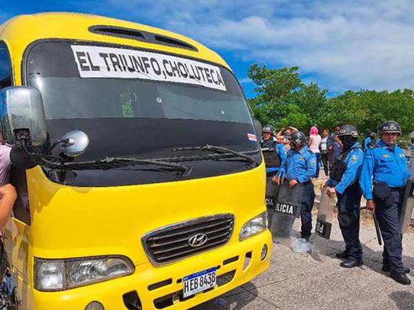 La decisión de llevar a cabo un paro indefinido se ha tomado como medida de presión para que las autoridades competentes atiendan las demandas de los conductores.