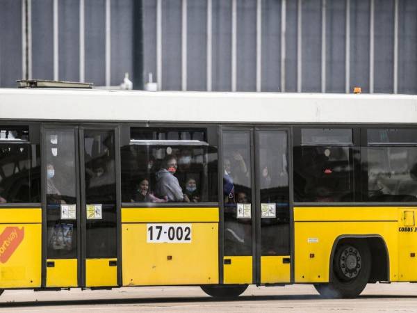 Afortunadamente en el percance sufrido por el automotor no resultaron afectados otros vehículos que transitaban por la concurrida carretera.