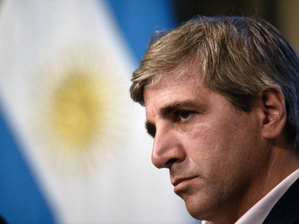 Caputo, de 58 años, fue ministro de Finanzas y expresidente del Banco Central durante el gobierno de Macri (2015-2019).