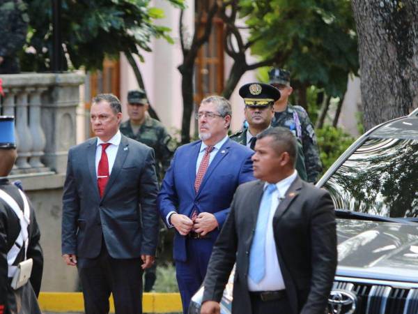 El presidente electo en Guatemala, Bernardo Arévalo, visitó este jueves a la presidenta hondureña Xiomara Castro, en su último viaje en una gira por varios países desde que ganó las elecciones. A continuación los detalles de la reunión diplomática.