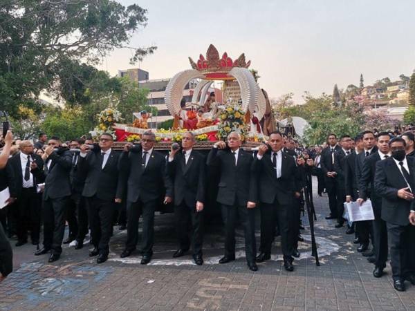 La procesión la mantienen viva los Caballeros del Santo Entierro desde su fundación en 1936.