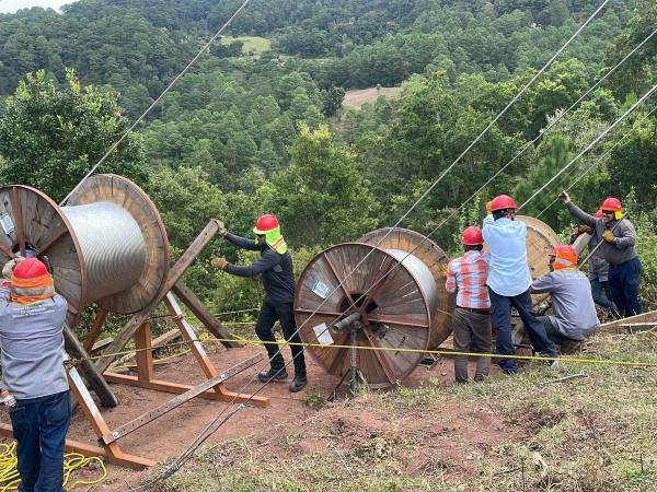 Alrededor de 12 kilómetros de cableado nuevo se realizó en la zona que conecta los municipios de Valle de Ángeles y Santa Lucía.