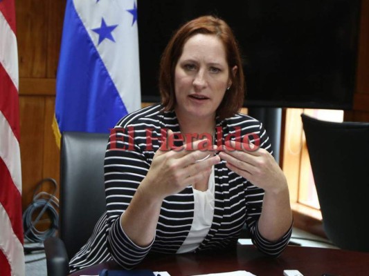 Chargé Heide Fulton, encargado de negocios de los Estados Unidos en Honduras.