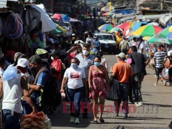 La economía hondureña registró una caída de 9% a consecuencia de la pandemia y las tormentas Eta y Iota. Esta fuerte contracción generó un fuerte retroceso en indicadores como la educación y el empleo. Foto: El Heraldo