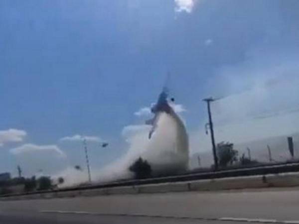 Avioneta choca y se estrella cuando combatía incendio en Chile