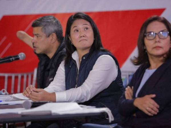 La esperanza de Fujimori está en los votos del exterior, donde estaban habilitados para sugragar un millón de los 25 millones de electores peruanos, que demoran en ser contabilizados. Foto: AFP