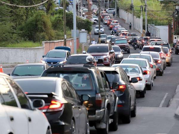 La comuna reconoce el colapso que flagela a los conductores capitalinos.