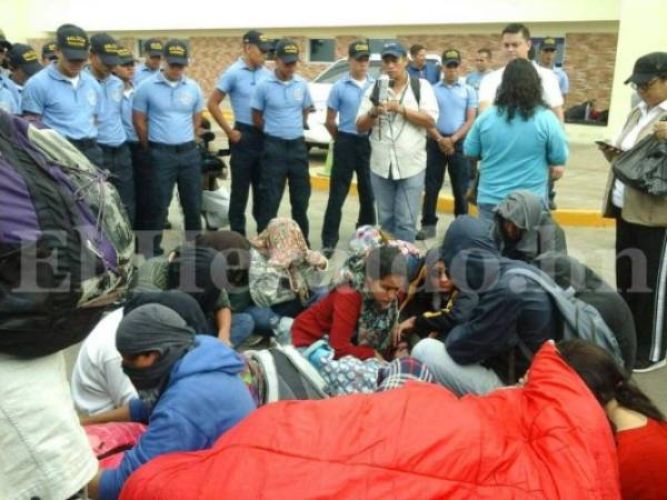 cinco de los detenidos no son estudiantes de la UNAH.