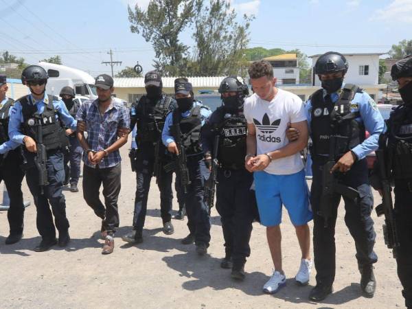 Los detenidos fueron presentados por las autoridades policiales.