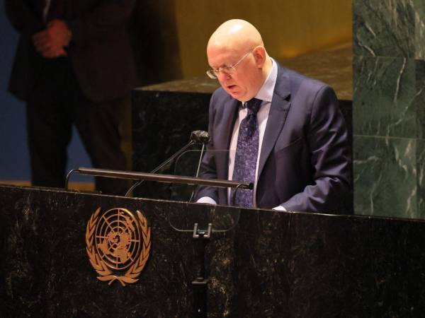 Vasily Nebenzya, Representante Permanente de Rusia ante las Naciones Unidas, habla durante una sesión especial de la Asamblea General en la sede de las Naciones Unidas el 28 de febrero de 2022 en la ciudad de Nueva York.