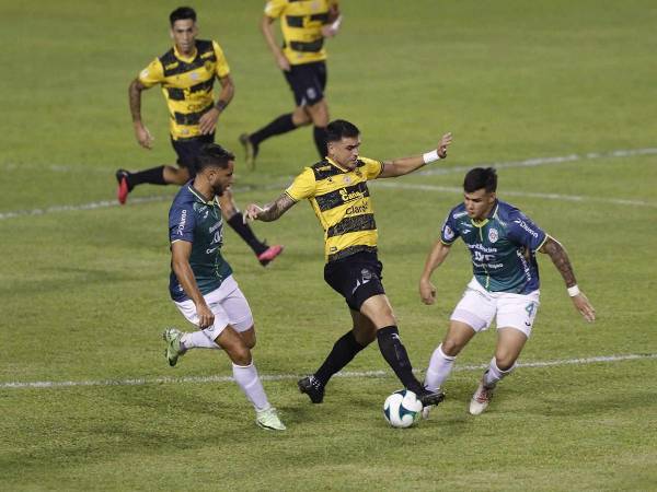 Se han enfrentado en 247 ocasiones, Real España ganó 90, Marathón ganó 75 y empataron 82 veces.