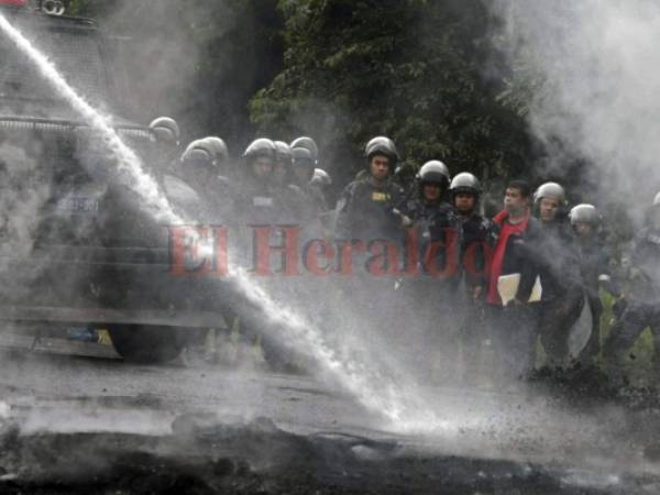 Los toques de queda que estableció el gobierno de la República, han sido criticados por el informe de Amnistía Internacional. Foto: Agencia AFP / El Heraldo.