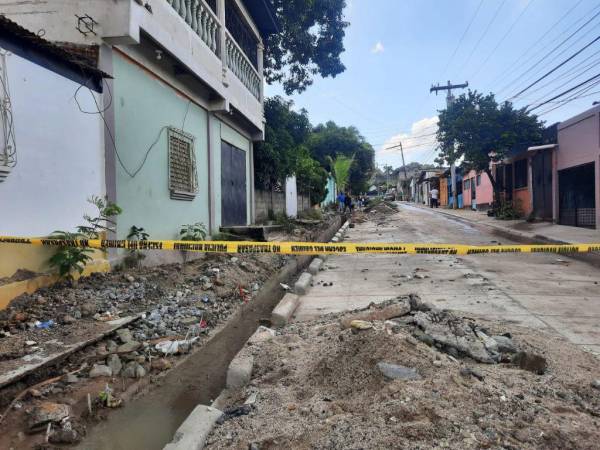 Dentro de esta cuneta quedó el cadáver de la víctima.