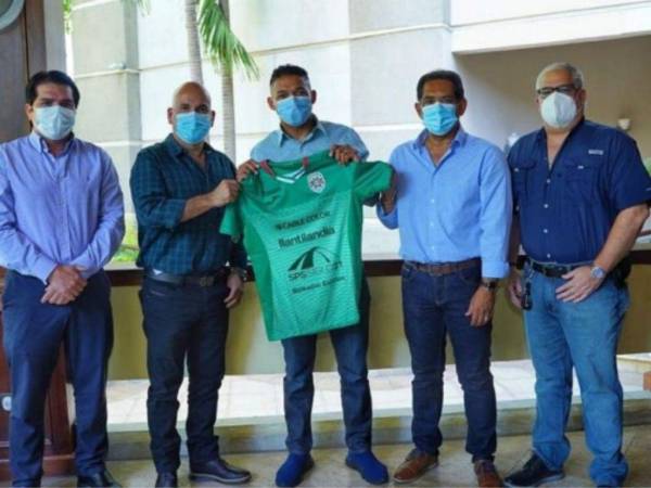 Emilio Izaguirre durante su presentación como jugador de Marathón en 2021. Tras una lesión de rodilla sumó pocos minutos este torneo.