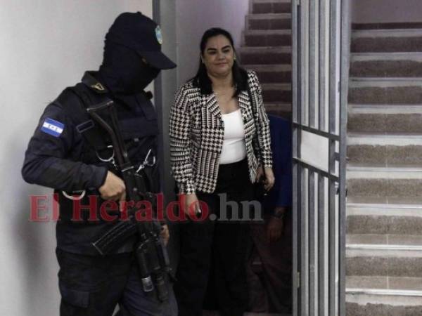 Rosa Elena Bonilla es acusada de los delitos de apropiación indebida y fraude en perjuicio de la administración pública.