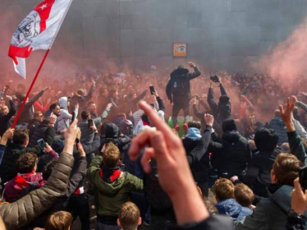 La pasada campaña no hubo campeón debido a la pandemia del covid-19, a pesar de que el Ajax ocupaba la primera posición. Foto: AP