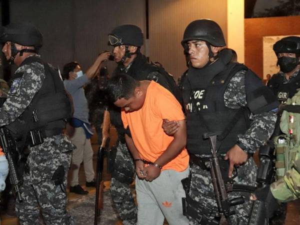 Las autoridades dijeron inicialmente que 112 reclusos habían sido “recapturados” y otros 108 seguían fugados.