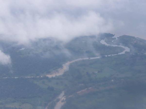 Desde 1982, la Reserva de la Biosfera del Río Plátano permanece bajo la categoría de Patrimonio Mundial y es considerada un área protegida, sin embargo, cada año pierde extensión, pues es ocupada para actividades de siembra, ganadería, construcción de viviendas y narcotráfico. EL HERALDO recorrió esta vasta zona de Honduras y te presenta imágenes inéditas.