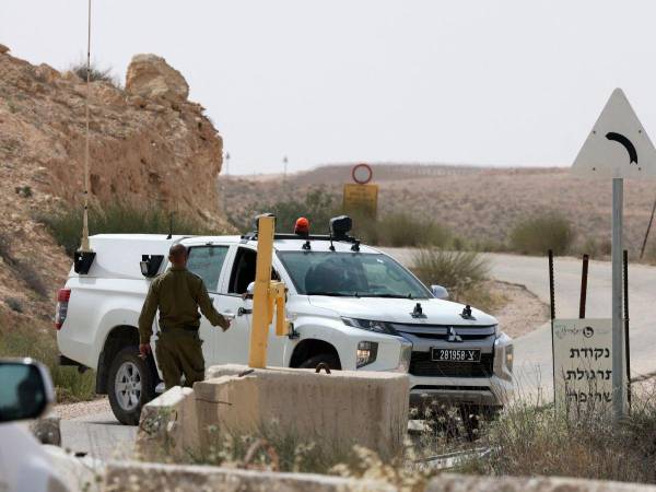 El ejército identificó al agresor como un policía egipcio e informó que fue abatido por sus soldados tras cruzar “en territorio israelí”.