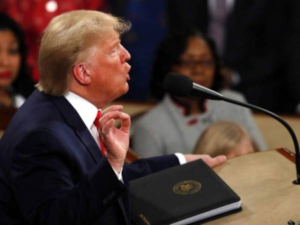 En esta imagen del 4 de febrero de 2020, el presidente Donald Trump pronuncia su discurso del Estado de la UniÃ³n ante una sesiÃ³n conjunta del Congreso en el Capitolio, en Washington. (AP Foto/J. Scott Applewhite)