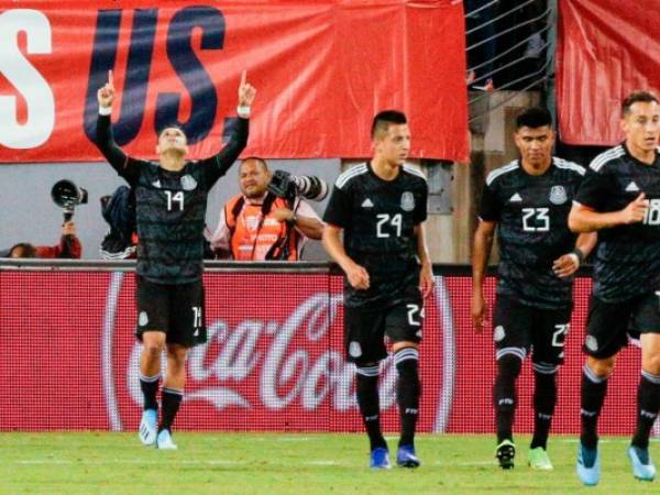 El delantero mexicano Javier 'Chicharito' Hernández celebra después de anotar contra Estados Unidos durante su partido amistoso de fútbol internacional entre México y Estados Unidos en el estadio Metlife en East Rutherford, Nueva Jersey. Foto: Agencia AFP.