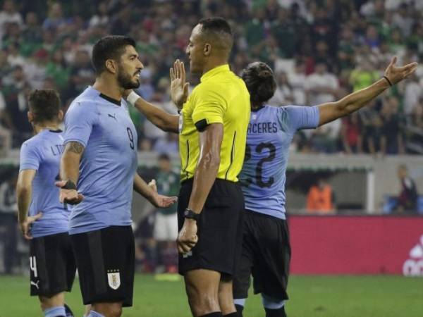 Los uruguayos, dirigidos por el entrenador interino Fabián Coito, presentaron una nómina que fue la base del equipo que sucumbió ante Francia en los cuartos de final de Rusia 2018. (Foto: AFP)