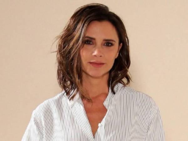 La ex Spice Girl Victoria Beckham hace unos días presentó a sus seguidoras su sofisticada línea de cosméticos llamada VB x Estée Lauder.