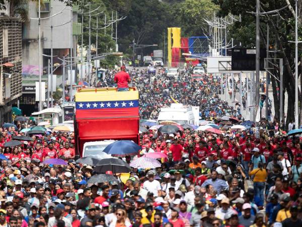 Mientras, la Plataforma Unitaria Democrática (PUD), asegura que su candidato, Edmundo González Urrutia, ganó las elecciones, el chavismo celebra la victoria de Maduro, respaldada por el Tribunal Supremo de Justicia (TSJ) y cuestionada internacionalmente.