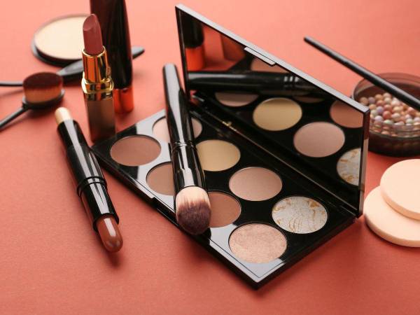 Descubre las mejores ofertas en productos de belleza durante las rebajas.