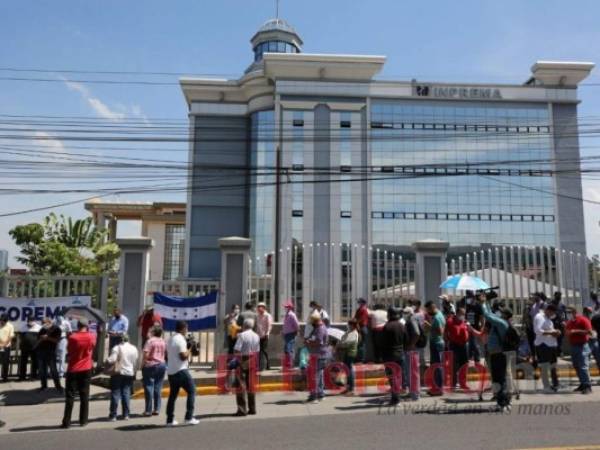 Los maestros aseguran que superarán la cantidad de firmas estipuladas para reformar la Ley del Inprema. Foto: El Heraldo