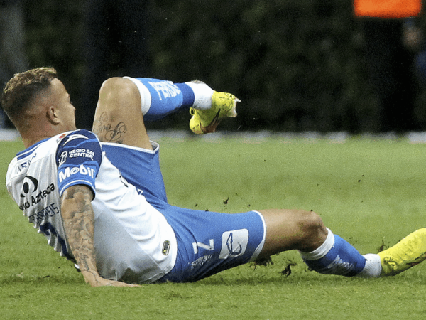 La escalofriante lesión que Gustavo Ferrareis padeció durante el partido de Chivas vs Puebla.