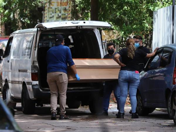 La pareja discutía al momento en que la mujer atacó a su marido con un puñal, segándole la vida.