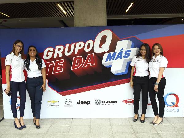 Ejecutivas de Grupo Q, dando inicio a la innovadoras promociones que traen las diferentes marcas distribuidas por la empresa automotriz.