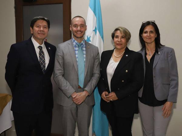 Greco Pérez, Paul Angelo, Vania Morales y Georgina Crovetto.